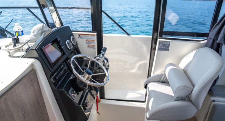 Quicksilver 705 Pilothouse